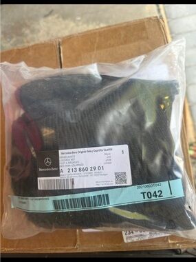 Mercedes - Benz Genuine Product E350 or C Clas
LUGGAGE CARGO NET A 213
860 29 01